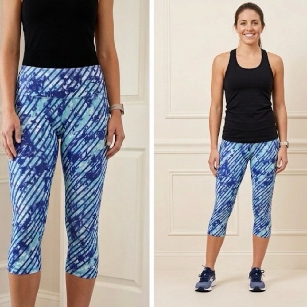 Marika Tek Women’s Size Medium Blue Abstract Stripe Capri Leggings Athletic Yoga